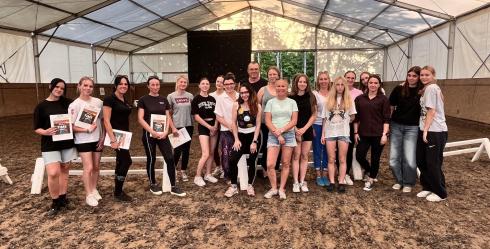 Z końmi w dialogu – mistrzowskie szkolenie z Janem Ratajczakiem w Runowie