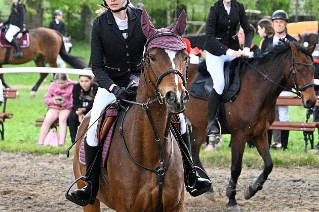 Towarzyskie Zawody Jeździeckie w Skokach przez Przeszkody