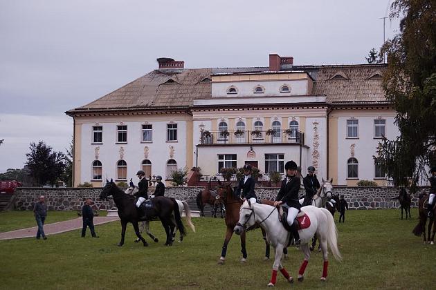 Towarzyskie Zawody Jeździeckie w Skokach przez Przeszkody