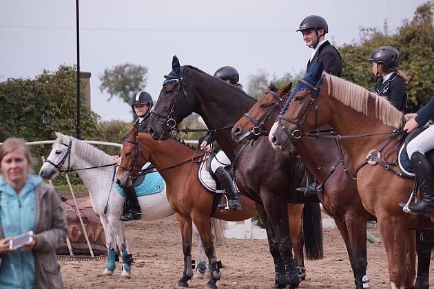 Towarzyskie Zawody Jeździeckie w Skokach przez Przeszkody