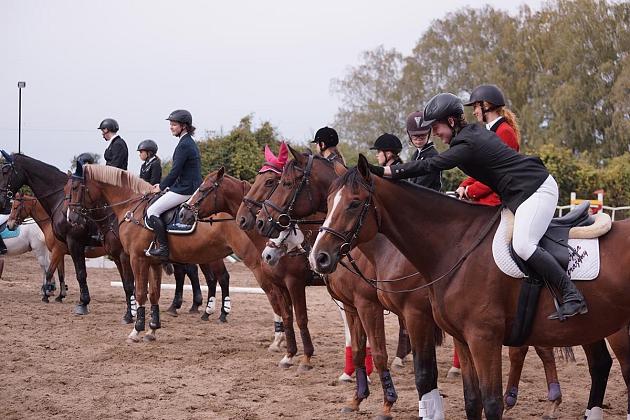 Towarzyskie Zawody Jeździeckie w Skokach przez Przeszkody