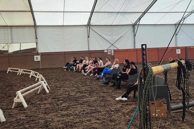 Z końmi w dialogu – mistrzowskie szkolenie z Janem Ratajczakiem w Runowie