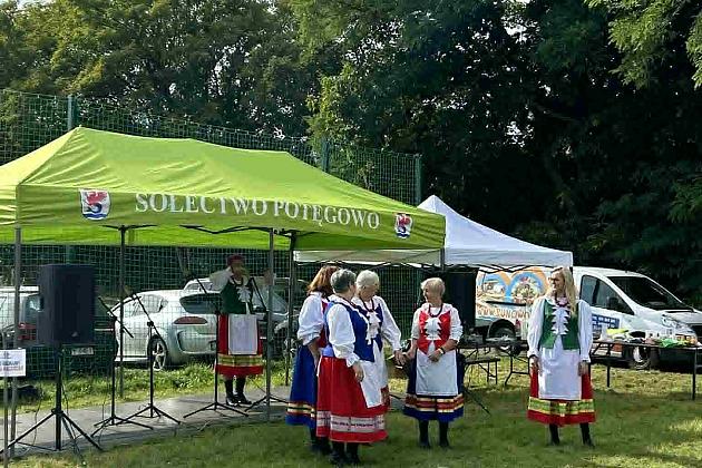 Budujemy lokalne partnerstwa – stoisko Fundacji na Pikniku Ludowym i Finale Baltic Cup 2025 w Runowie