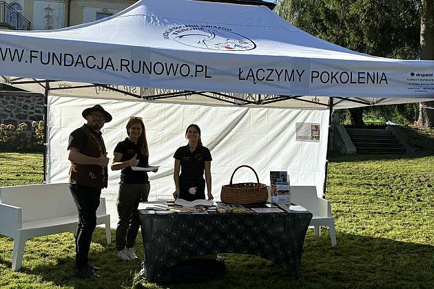 Budujemy lokalne partnerstwa – stoisko Fundacji na Pikniku Ludowym i Finale Baltic Cup 2025 w Runowie
