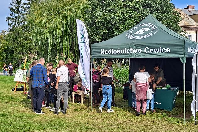 Budujemy lokalne partnerstwa – stoisko Fundacji na Pikniku Ludowym i Finale Baltic Cup 2025 w Runowie